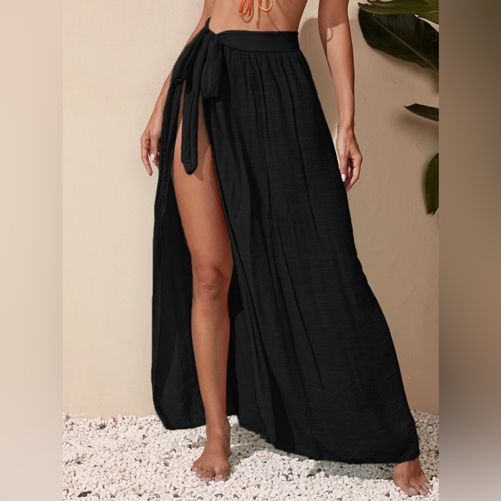SHEIN Black and White High-Slit Maxi Swim Coverup Skirts